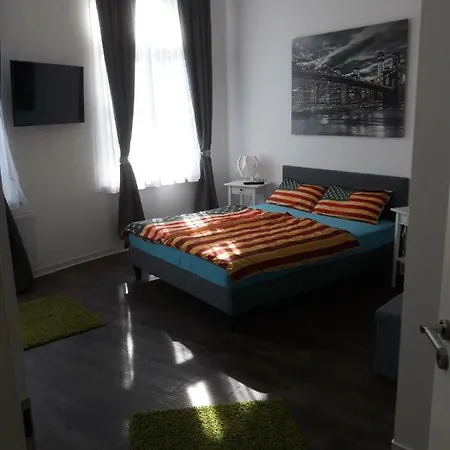 Eddy's Diner 公寓 奎德林堡